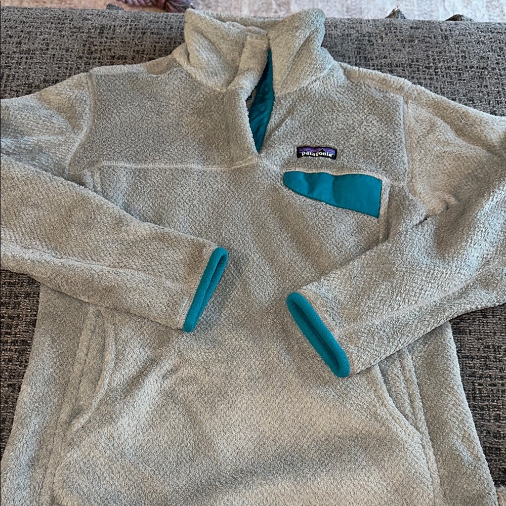 Patagonia Gray and Teal Fleece Pullover